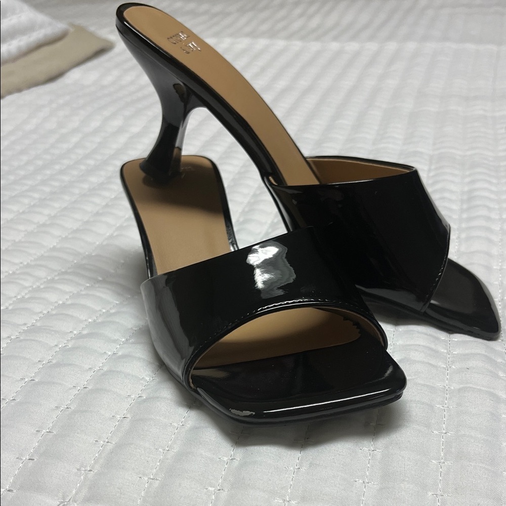 Crown and Ivy  Elegant Black patent  Women's slide Heels